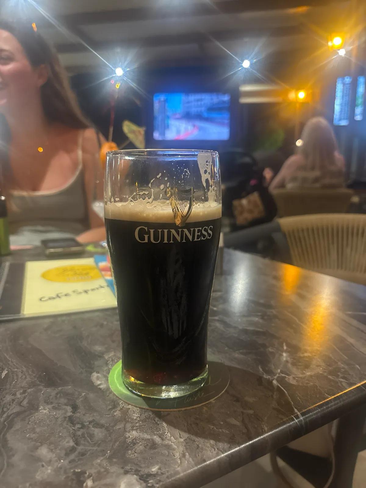 Yiannis Pub, Internet And Sportsbar