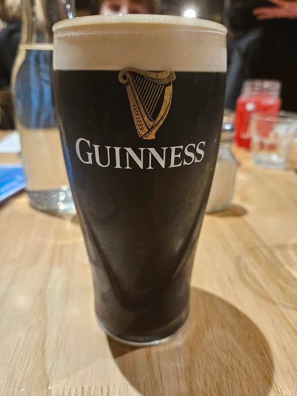 Smugglers Pub & Cafe