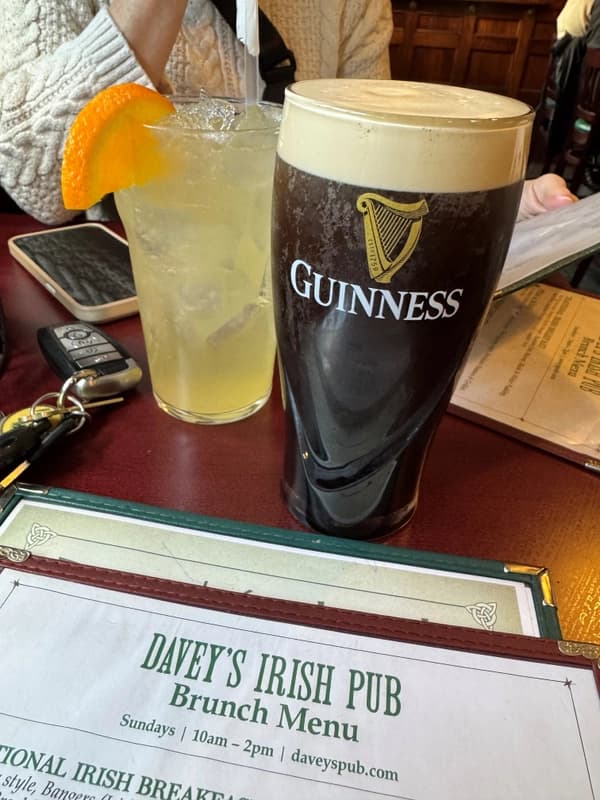 Davey's Irish Pub & Restaurant