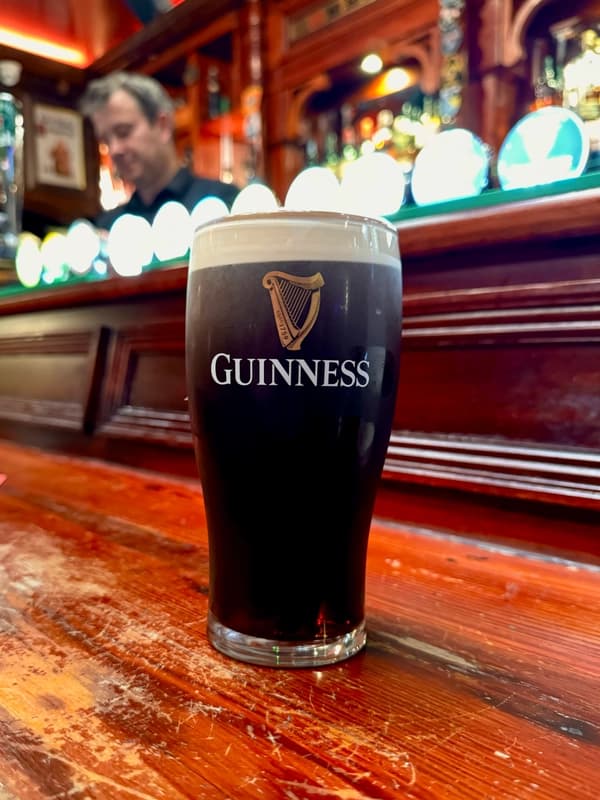 Molloy's Pub & Apartments